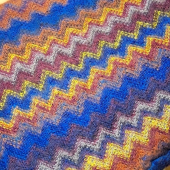 NWT Steve Madden Aztec pattern scarf - Picture 4 of 5